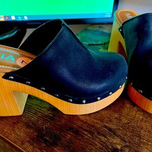New mia clogs
